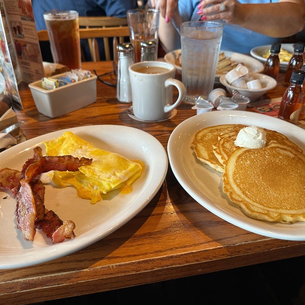 Cracker Barrel Old Country Store American Restaurant in Abingdon
