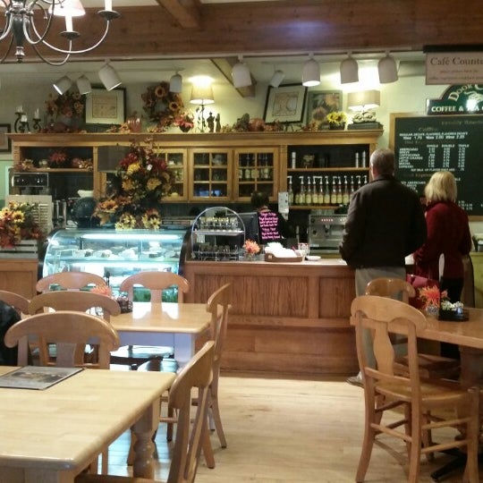 Foto diambil di Door County Coffee &amp; Tea Co. oleh Dan R. pada 10/16/2014