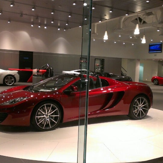 Снимок сделан в McLaren Auto Gallery Beverly Hills пользователем Yubert 2/23/2014