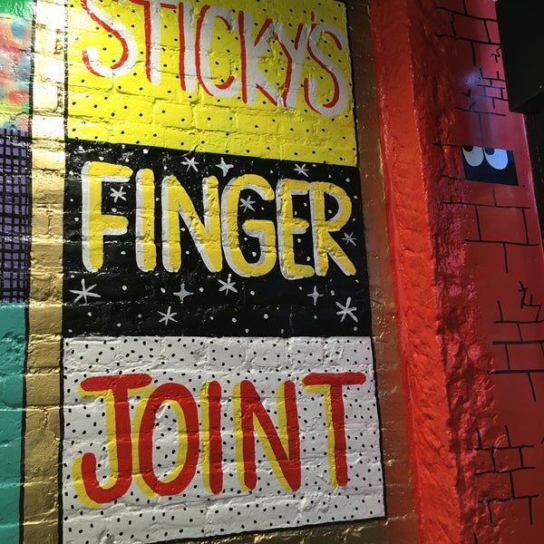 Снимок сделан в Sticky&#39;s Finger Joint пользователем Taira V. 7/24/2016