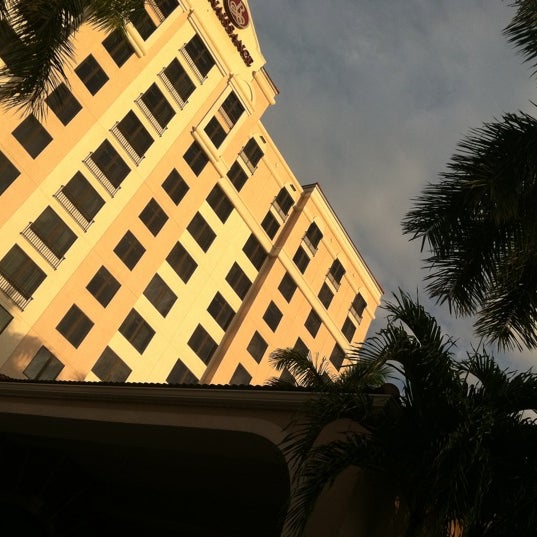 12/6/2012 tarihinde Charley B.ziyaretçi tarafından Renaissance Fort Lauderdale Cruise Port Hotel'de çekilen fotoğraf