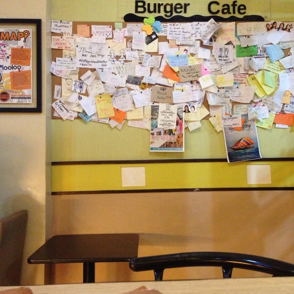Снимок сделан в Stuff Over Burger Cafe пользователем Grace D. 10/10/2014