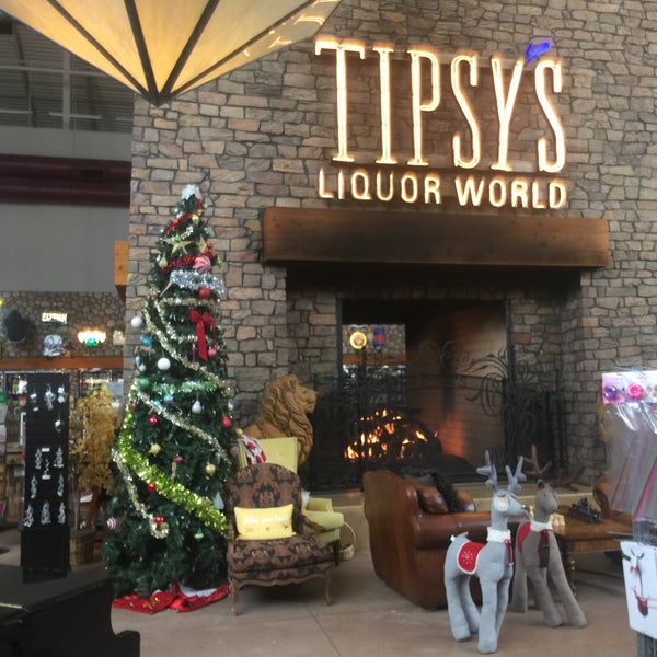 Photo taken at Tipsy&#39;s Liquor World by ɐlᴉʇʇu∀ ſ. on 12/26/2017