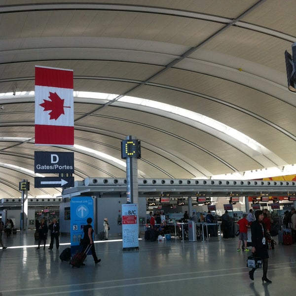 Foto tirada no(a) Aeroporto Internacional Pearson de Toronto (YYZ) por Jonas em 5/5/2013