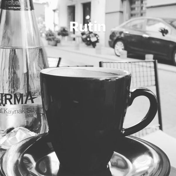 9/12/2017 tarihinde Mrtengzk A.ziyaretçi tarafından Coffee Ya Basta'de çekilen fotoğraf