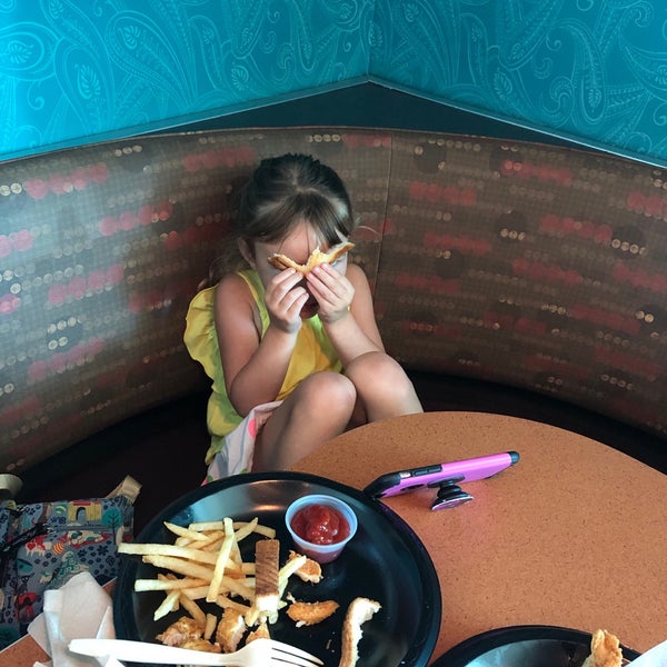 Снимок сделан в Shaggy&#39;s Burgers and Tacos пользователем Janet H. 9/20/2019