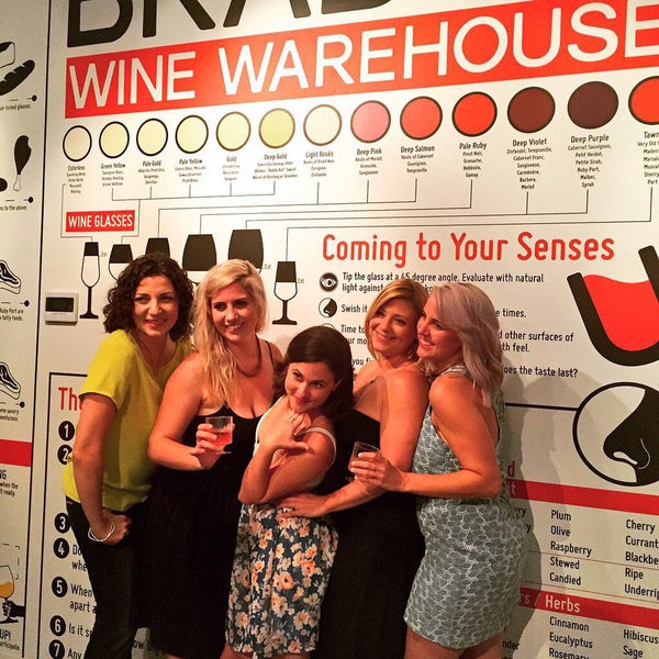 Foto diambil di Brady&#39;s Wine Warehouse oleh Alex P. pada 7/12/2015
