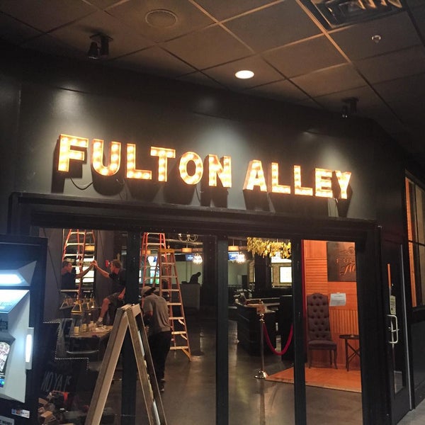รูปภาพถ่ายที่ Fulton Alley โดย Alex P. เมื่อ 7/31/2015