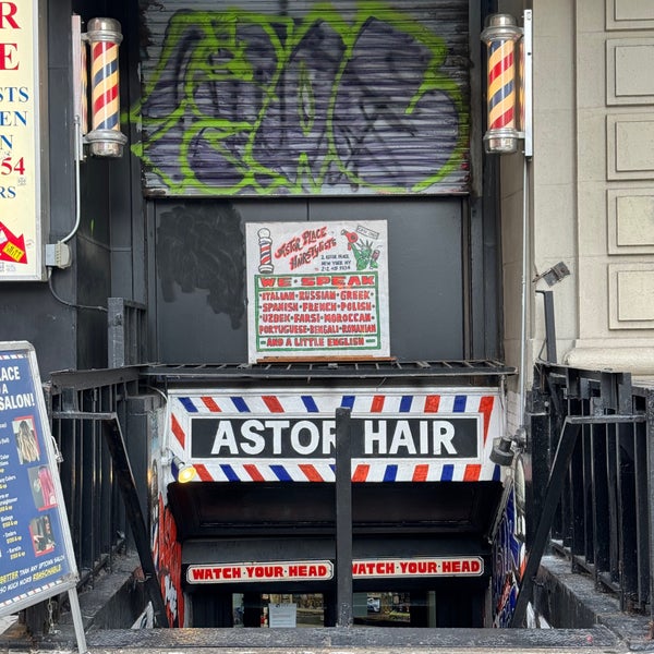 Foto diambil di Astor Place Hairstylists oleh Steve M. pada 12/23/2023