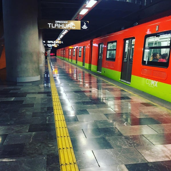 Fotos en Metro Parque De Los Venados (Línea 12) 9 tips de 860 visitantes