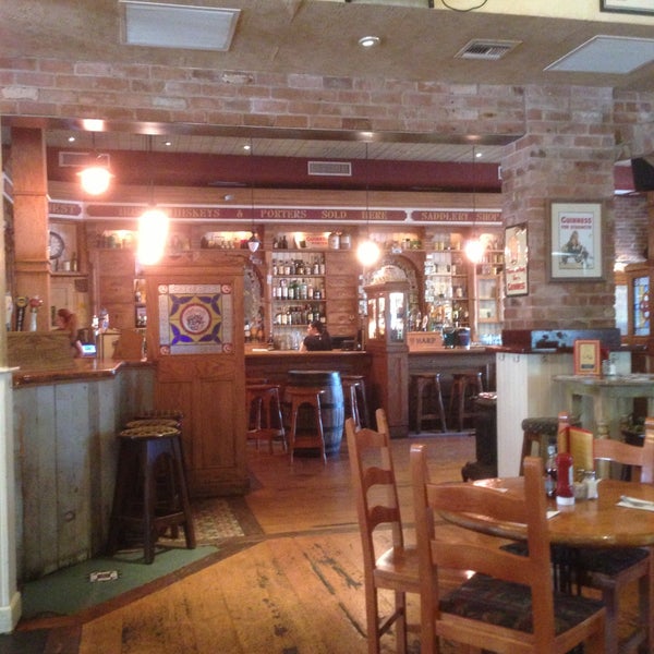 รูปภาพถ่ายที่ Rúla Búla Irish Pub and Restaurant โดย Timothy L. เมื่อ 4/28/2013