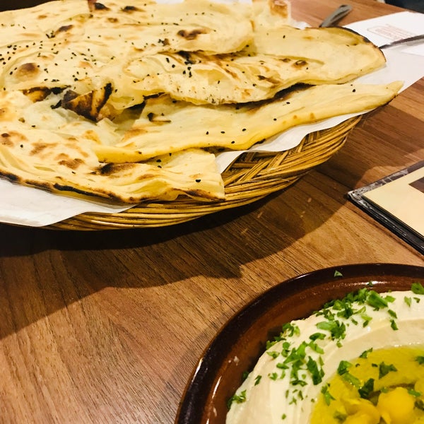Foto tomada en Bedouin Arabian Cuisine  por Fahmy R. el 12/1/2018