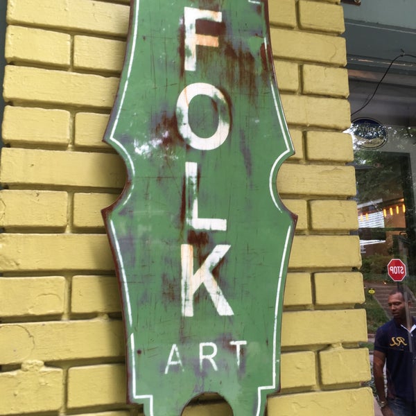 Foto tirada no(a) Folk Art Restaurant por Richard H. em 6/5/2016