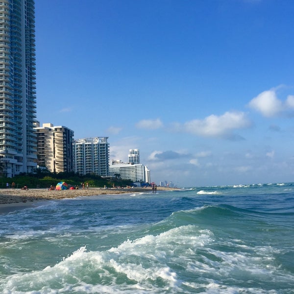 Foto tirada no(a) Hilton Cabana Miami Beach por Mario C. em 2/28/2017