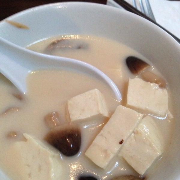 Das Foto wurde bei Dee Thai Restaurant von Kevin K. am 4/9/2014 aufgenommen
