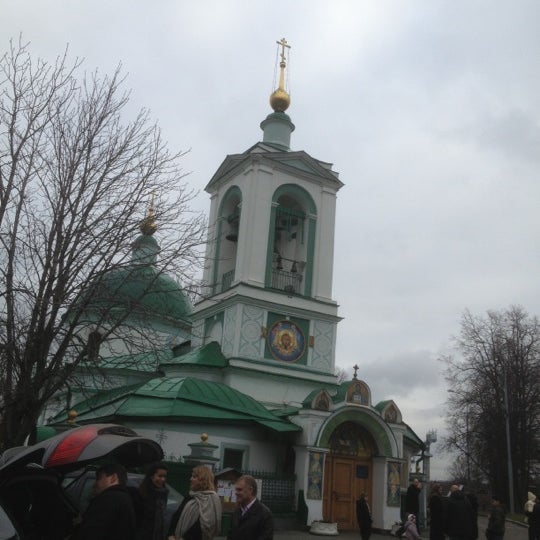 Храм Троицы Живоначальной на улице Дмитриевского