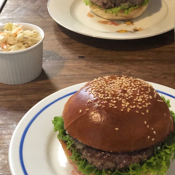 Das Foto wurde bei Dish fine burger bistro von Zdencza :) am 10/26/2019 aufgenommen