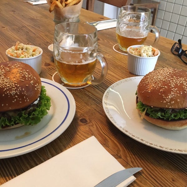 Foto tomada en Dish fine burger bistro  por Zdencza :) el 7/14/2019