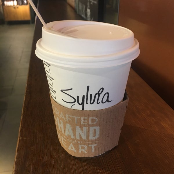 Foto diambil di Starbucks oleh Sylvia B. pada 2/16/2017