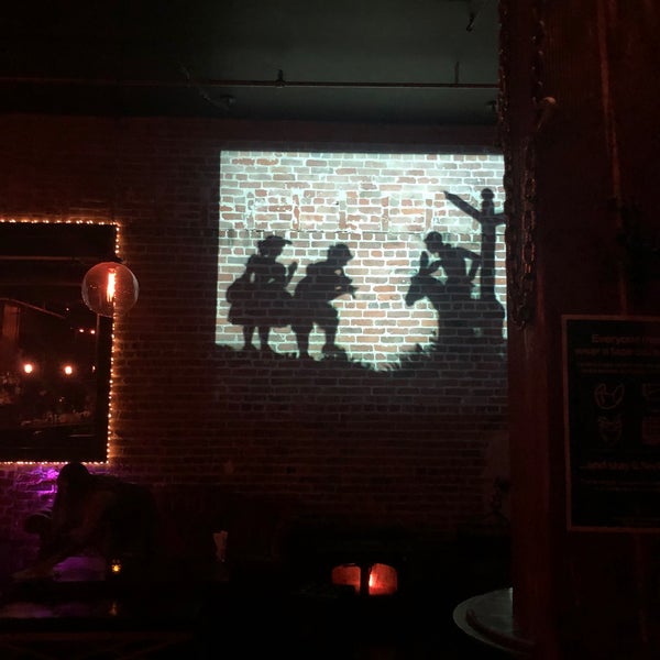 10/10/2020 tarihinde Tracy L.ziyaretçi tarafından Alchemist Bar &amp; Lounge'de çekilen fotoğraf