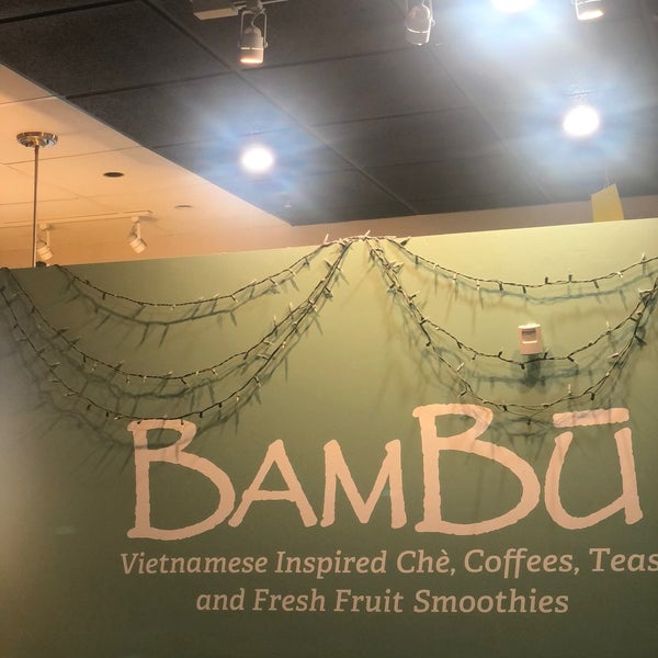 Foto diambil di Bambu Desserts &amp; Drinks oleh Tracy L. pada 9/24/2020
