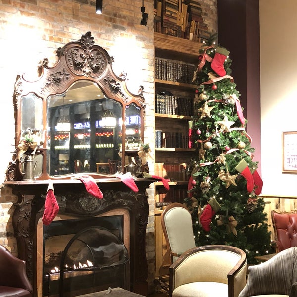 12/15/2018 tarihinde Tracy L.ziyaretçi tarafından Caffè Nero'de çekilen fotoğraf