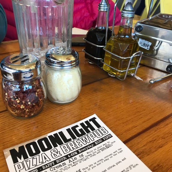 Photo taken at Moonlight Pizza &amp; Brewpub by Javi A. on 10/20/2018