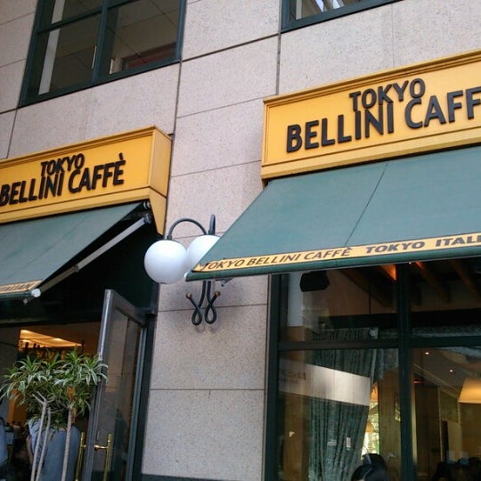 Foto diambil di Tokyo Bellini Caffe oleh Masahiro N. pada 11/14/2012
