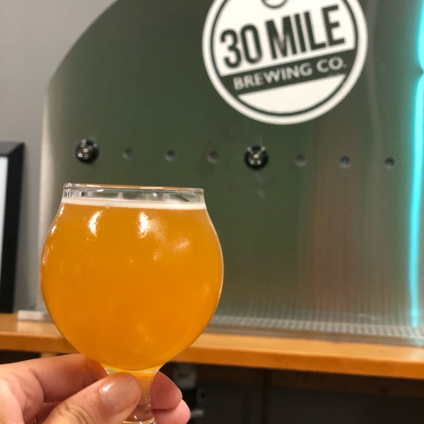 รูปภาพถ่ายที่ 30 Mile Brewing Co. โดย Adriana C. เมื่อ 9/8/2018