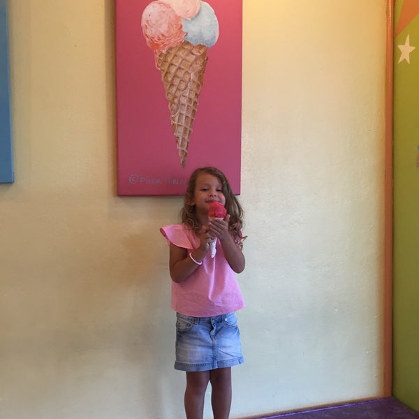 7/19/2017 tarihinde Mutlugüz Ç.ziyaretçi tarafından The Frieze Ice Cream Factory'de çekilen fotoğraf
