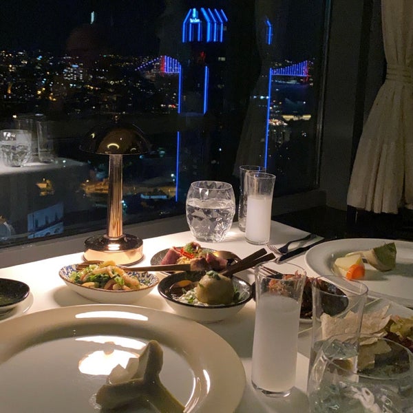 Das Foto wurde bei Safran Restaurant  InterContinental Istanbul von Mutlugüz Ç. am 5/20/2021 aufgenommen