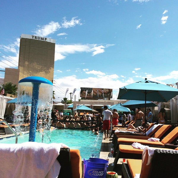 Photo taken at Sapphire Pool &amp; Dayclub Las Vegas by Narciso A. on 7/4/2015
