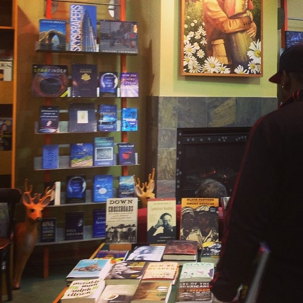 2/9/2014 tarihinde Sylvia V.ziyaretçi tarafından Diesel, A Bookstore'de çekilen fotoğraf