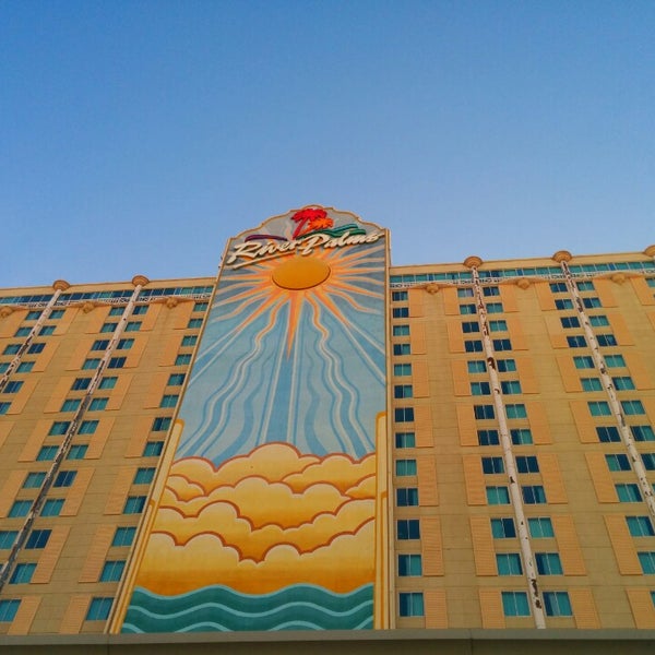 Foto tomada en River Palms Resort Hotel &amp; Casino  por Andrew Johann O. el 2/21/2014