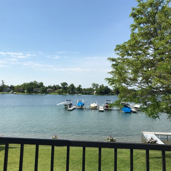 Pine Lake Country Club West Bloomfield 3 tips from 416 visitors