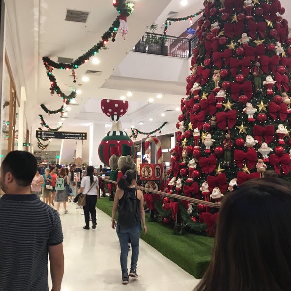 Foto tirada no(a) Shopping Metrô Santa Cruz por Alexandre I. em 12/23/2017