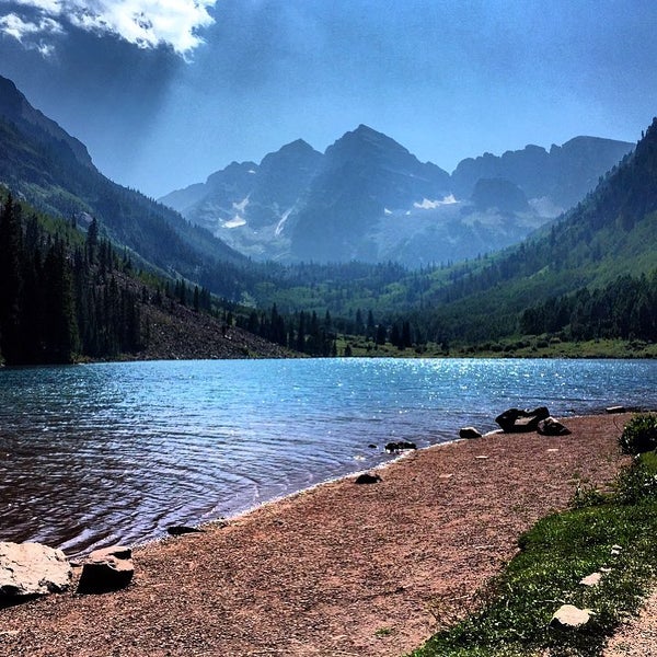 Photo taken at Maroon Bells Guide &amp; Outfitters by Randi G. on 8/20/2015