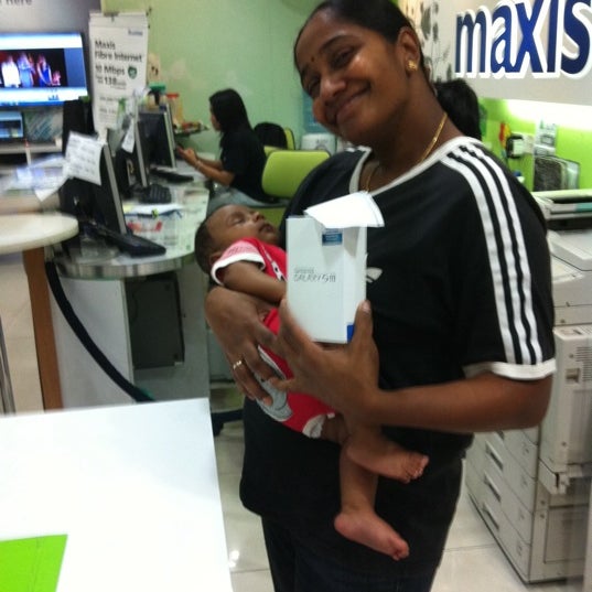 Photos At Maxis Carrefour Subang Jaya Mobile Phone Shop
