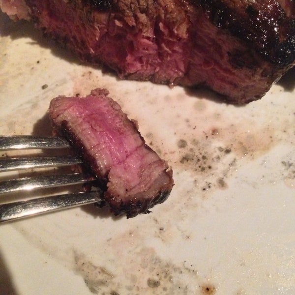 Das Foto wurde bei Elbert&#39;s Steak Room von Aspen S. am 9/29/2013 aufgenommen