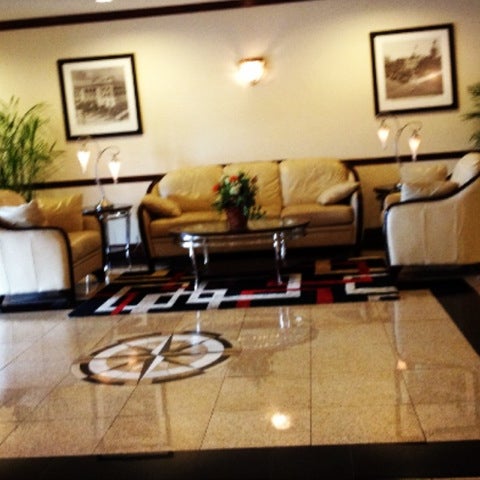 Foto tirada no(a) La Quinta Inn &amp; Suites Tampa Central por Elle D. em 10/27/2012