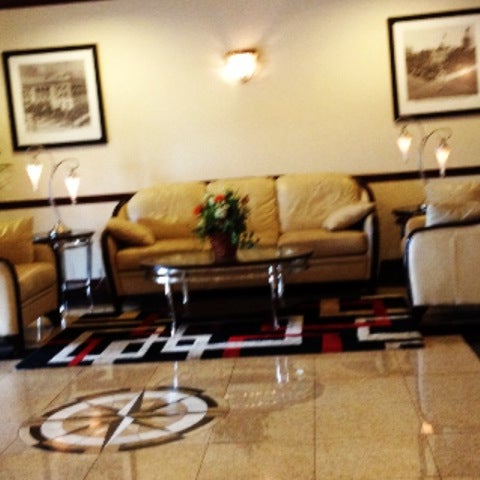 Foto tirada no(a) La Quinta Inn &amp; Suites Tampa Central por Elle D. em 10/26/2012