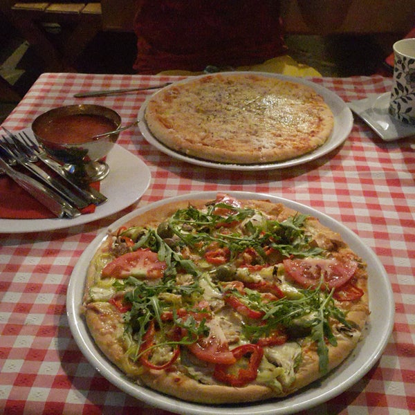 Probably the best place for pizza in the town. My favourites are Vegetarian 2 and Quattro Formagi.