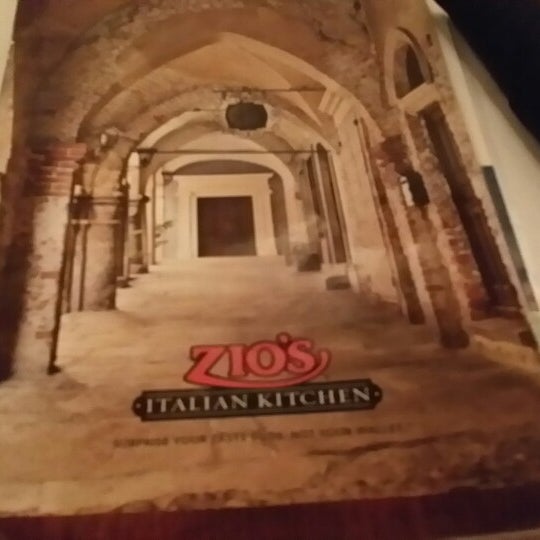 Photo taken at Zio&#39;s Italian Kitchen by Daniel H. on 2/28/2015