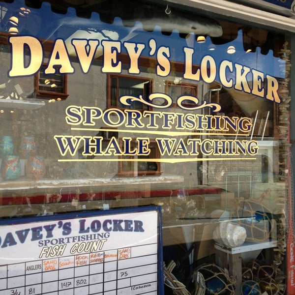 รูปภาพถ่ายที่ Davey&#39;s Locker Sport Fishing &amp; Whale Watching โดย Victoria S. เมื่อ 4/11/2013