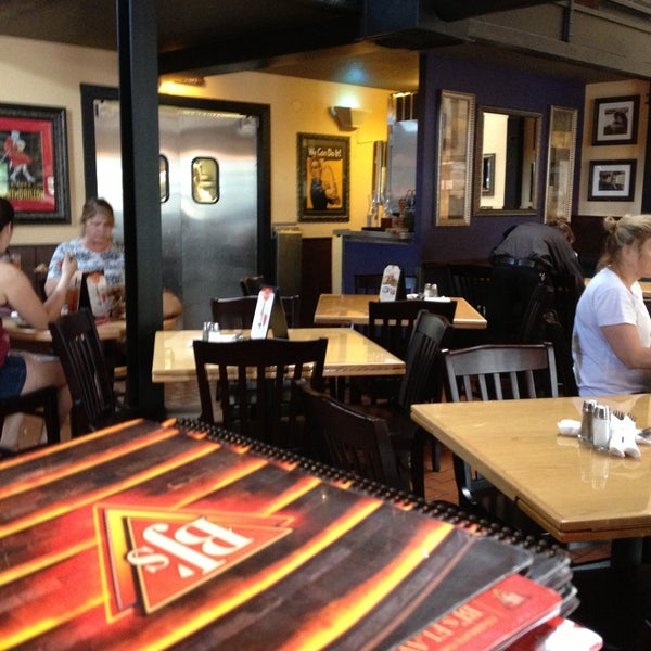 Foto diambil di BJ&#39;s Restaurant &amp; Brewhouse oleh Victoria S. pada 5/12/2013