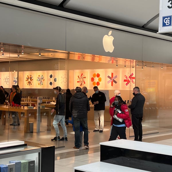 Apple Willowbrook Electronics Store in Wayne