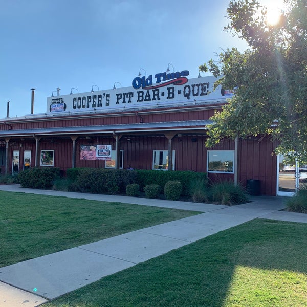 Photo taken at Billy Bob&#39;s Texas by Andrew L. on 9/12/2019