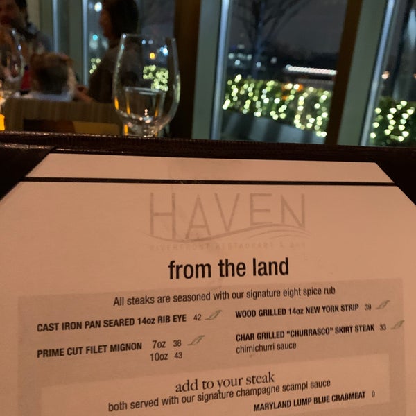 Снимок сделан в HAVEN Riverfront Restaurant and Bar пользователем Andrew L. 12/29/2019