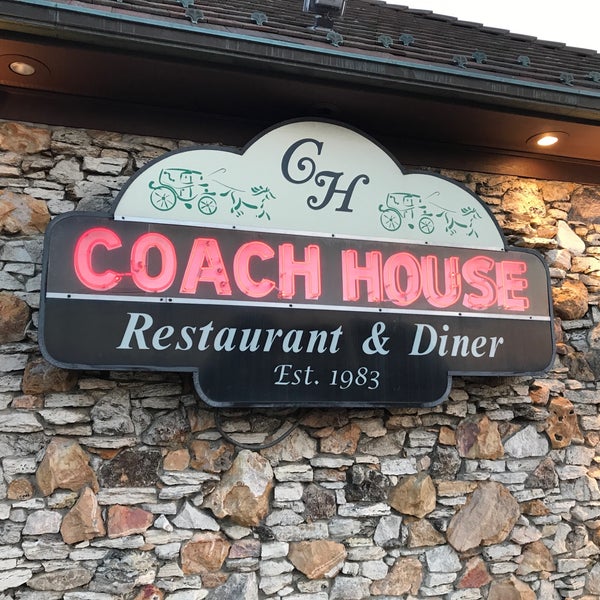Foto tirada no(a) Coach House Diner &amp; Restaurant por Andrew L. em 7/14/2018