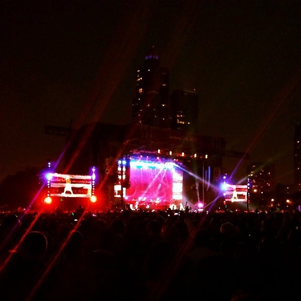 Foto tirada no(a) Grant Park Music Festival in Millennium Park por Adam S. em 8/3/2014